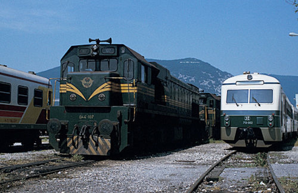 s-l500  ORIGINAL YUGOSLAVIA JZ 664.107 (N.G.)RAILWAY SLIDE  EISENBAHNDIA JUGOSLAWIEN.jpg