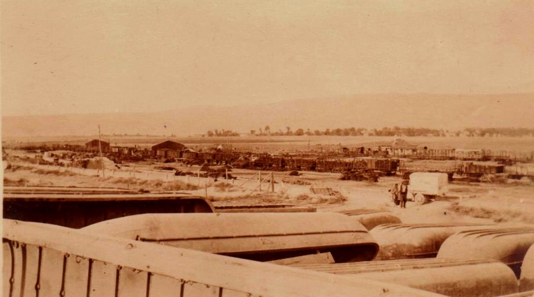 212_001_gradsko-carte-photo-la-gare-materiel-abandonne-1918  -2.jpg