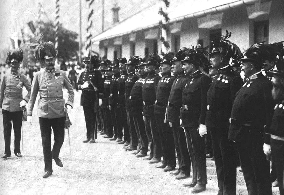 Франц Фердинанд стиже у Mostar 1914..jpg