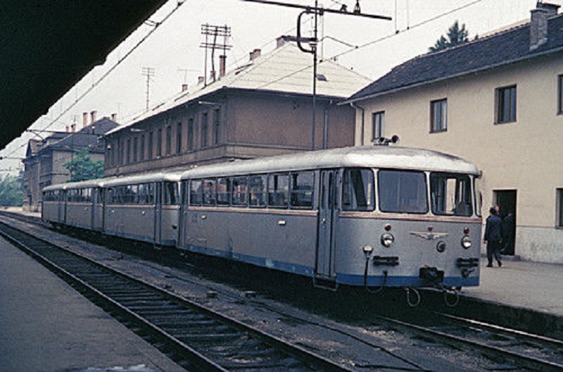 s-l500 JZ 812 ZAGREB RAILROAD SLIDE  EISENBAHNDIA JUGOSLAWIEN.jpg