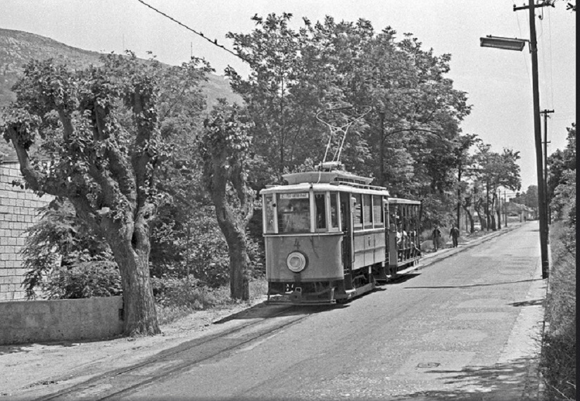 DU tram.jpg 1.jpg