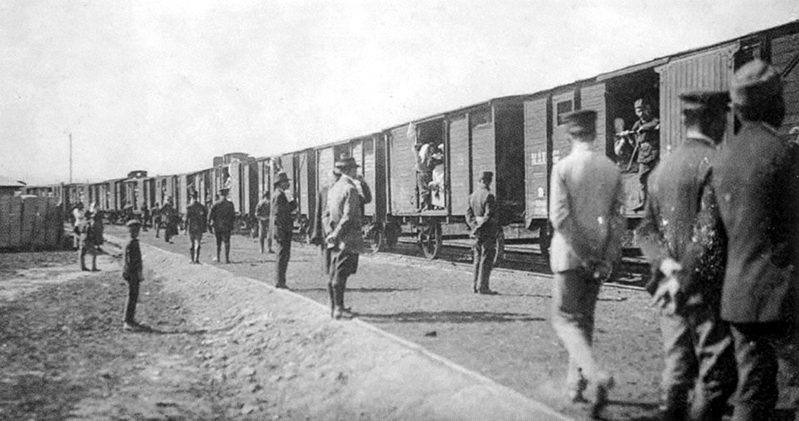 Pula 17.05.1915. Prvi transport prisilne evakuacije.jpg