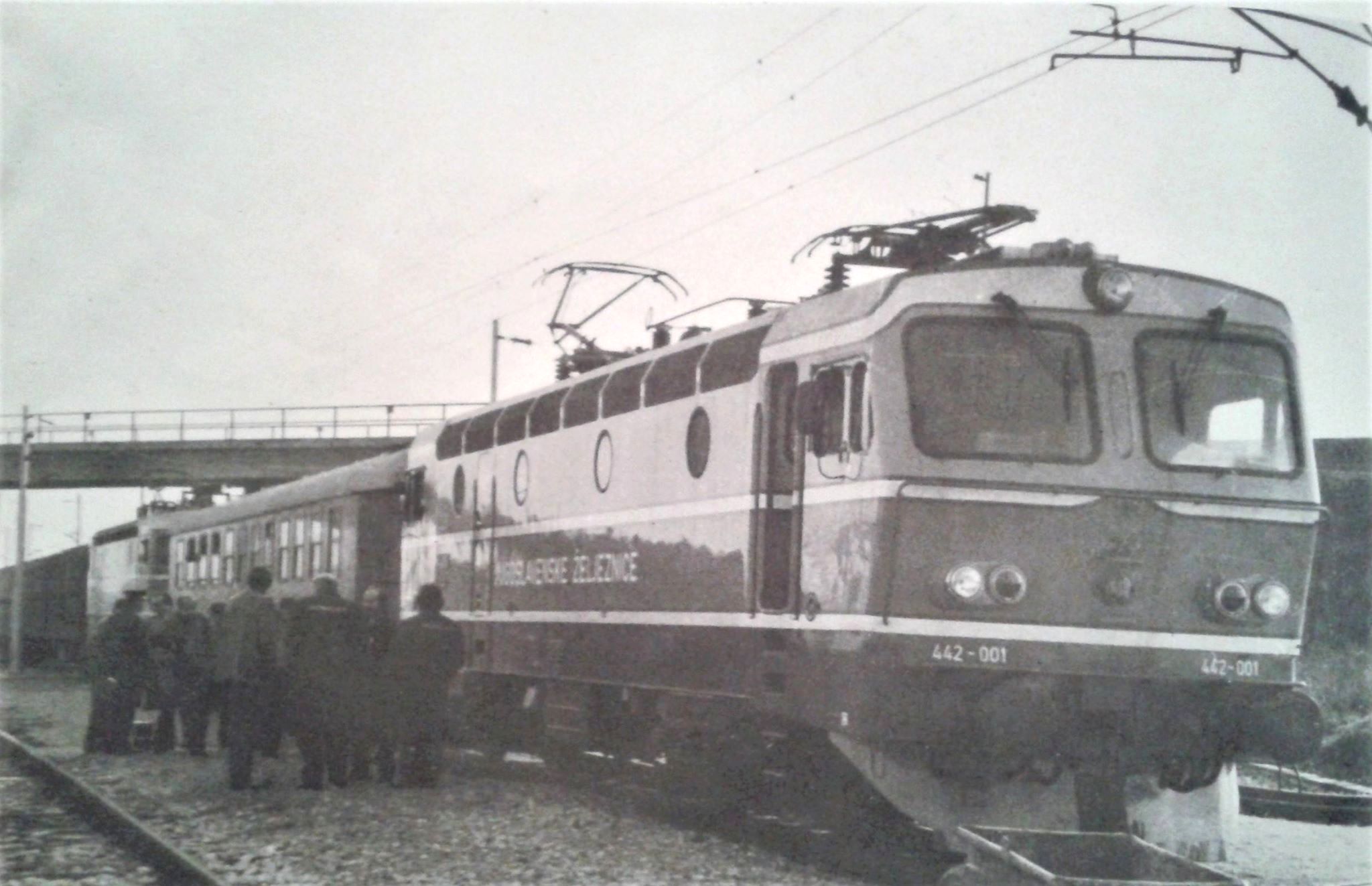 Proba prve elektricne lokomotive domace konstrukcije serije JZ 442-001 poznate TIRISTORKE kod Zagreba...80 tih..jpg