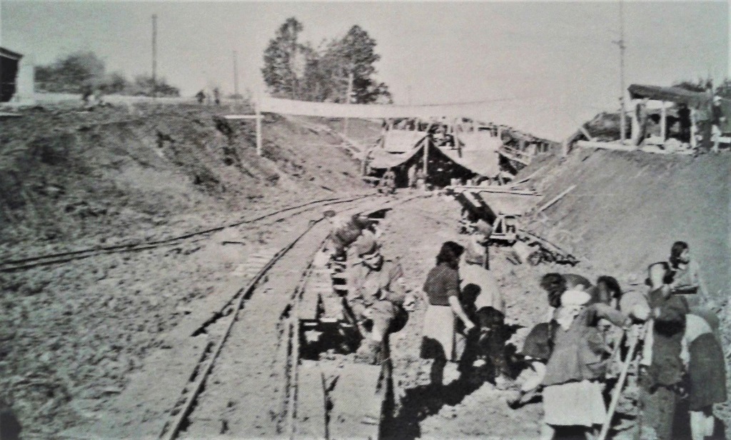 Izgradnja pruge Brcko-Banovici 1946...jpg