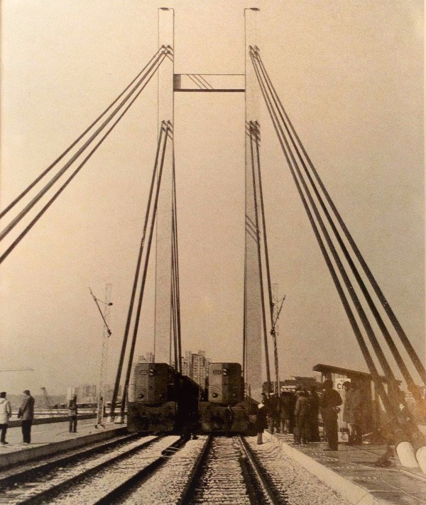 Zeleznicki most preko reke Save u Beogradu.jpg