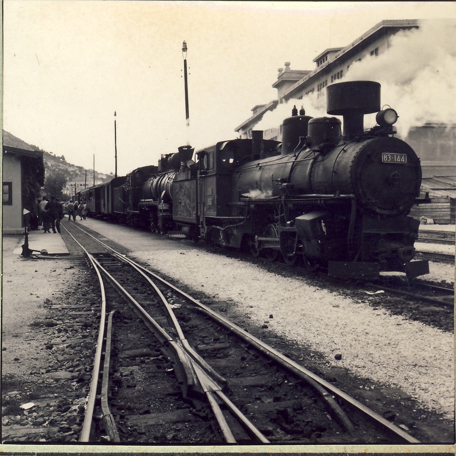 Dubrovnik, IX1963. Sprega lokomotiva 83-144 i 85..jpg