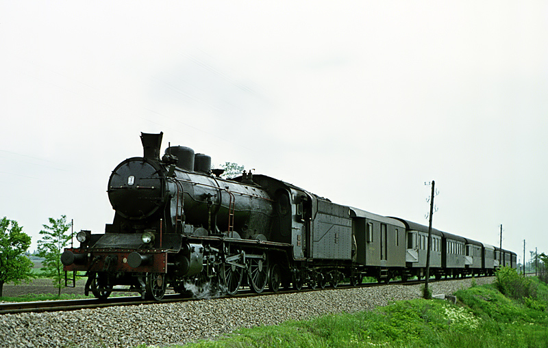 Vinkovci - Sombor sa lokomotiom 01-097 na čelu.jpg
