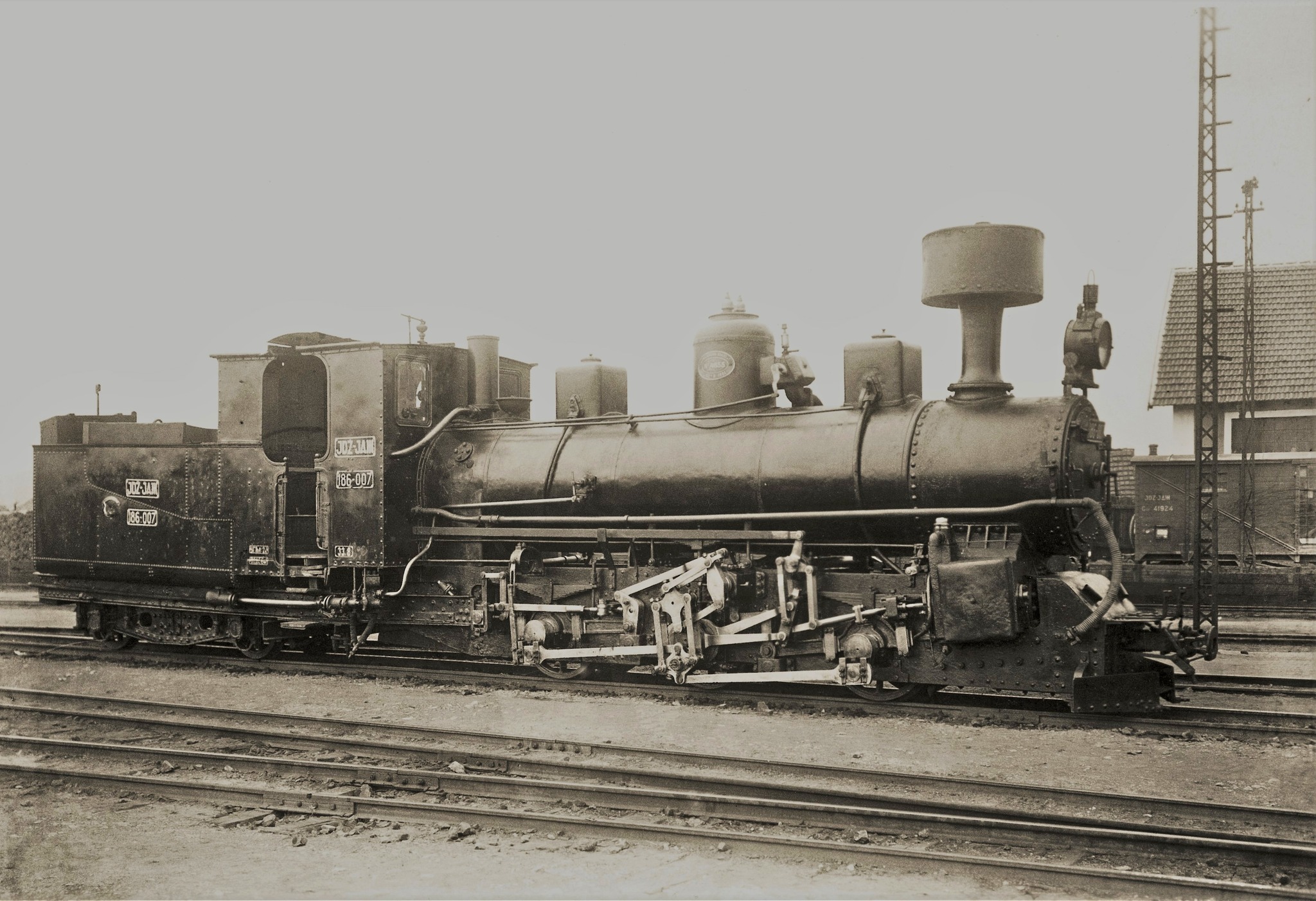 Lokomotiva serije JDŽ 186 koja je saobraćala na pruzi Uskoplje - Zelenika nakon Prvog svjetskog rata.jpg