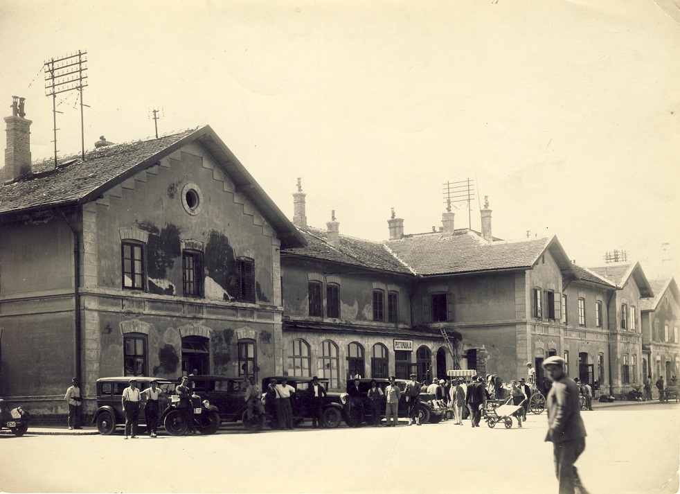 Železnička stanica Novi Sad, pre II sv. rata, pogled s trga..jpg