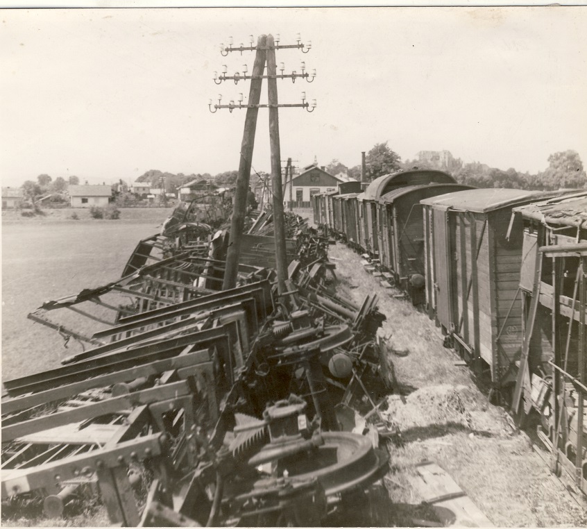 1945. Unisteni vagoni na zeleznickoj stanici Ptuj.jpg