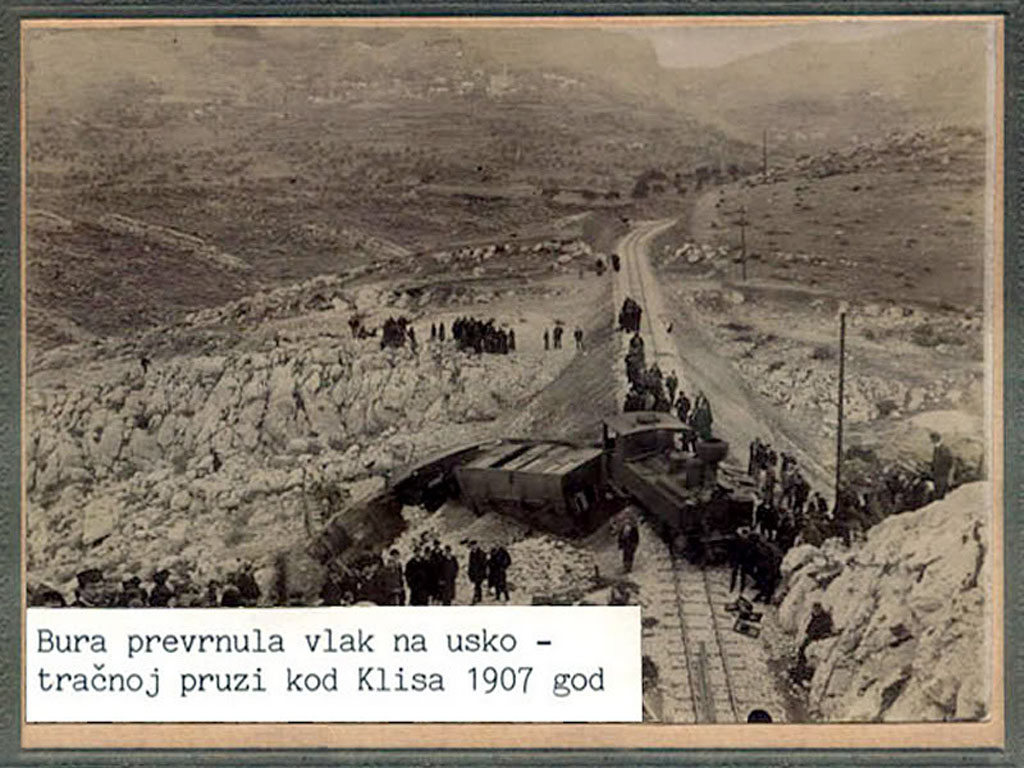 Klis_Prevrnut_vlak_1907.jpg