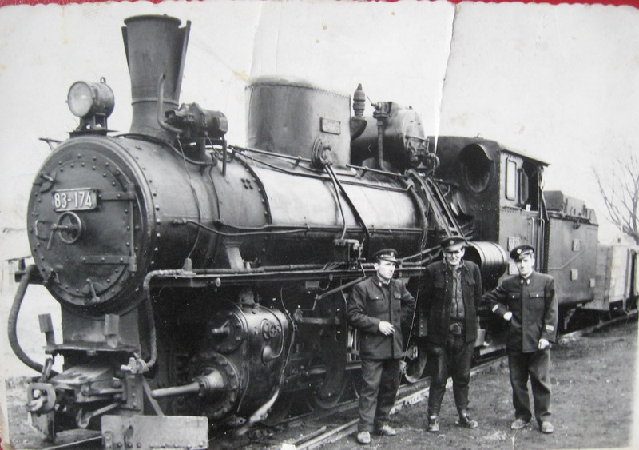 lokomotiva serije 83-174,ispred skretnice1,ulaz u lozionicu Bijeljina stara.porodicna kolekcija