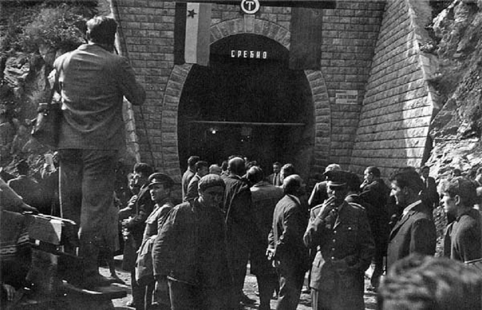 1321368889-Proslava na probiv na tunelot Bukovic 08.10.1967.JPG