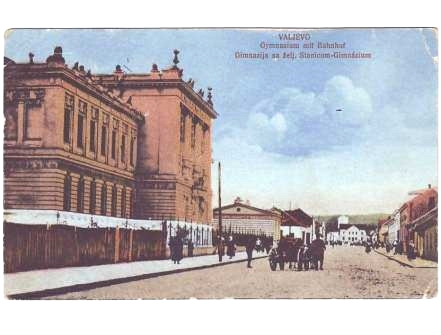 Valjevo-1918-Gimnazija-sa-zeljeznickom-stanicom.jpg