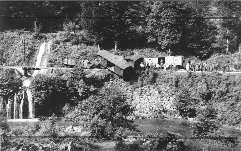 Diverzija_na_pruzi_Sarajevo_-_Viscaronegrad_1941_zpsbe40124a.jpg