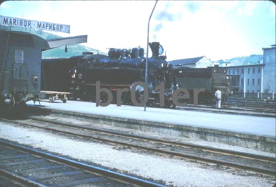 s-l1600 17 004 at Maribor   JZ 1964.jpg