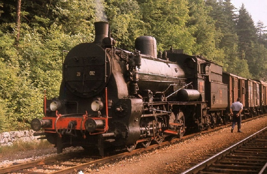 28-012 in Slovenia, Bled Jezero station, August 1971.jpg