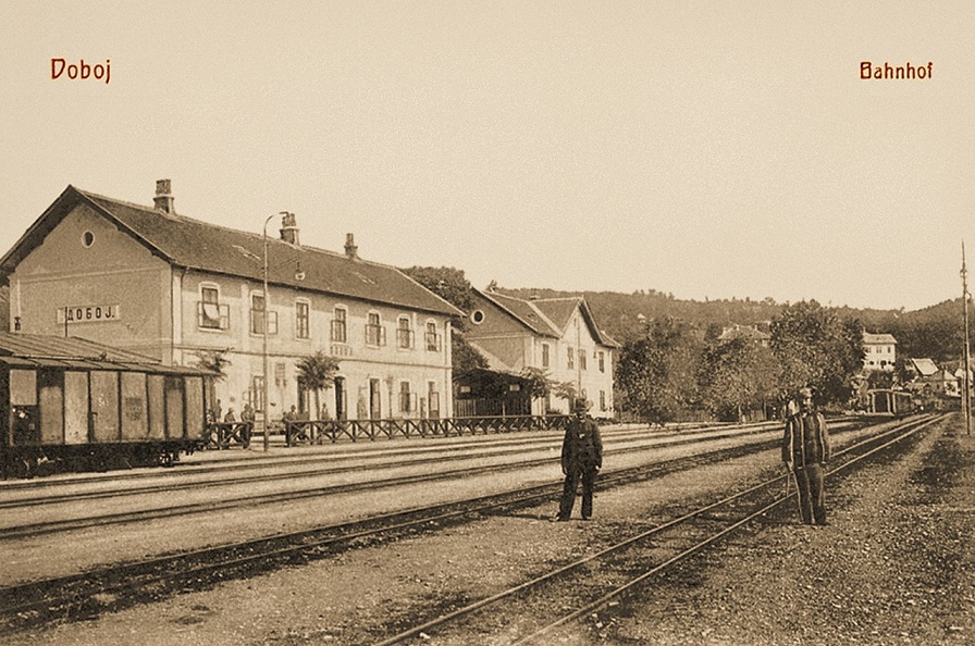 1280px-Narrow-Gauge-Railway_Bosnabahn_Station-Doboj_(2).jpg