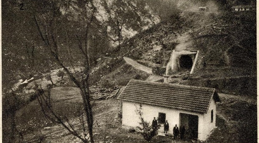 U4 Izlaz iz tunela i strazara 1924.jpg
