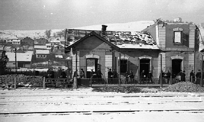 1432 Srušena železnička stanica u Begluku WW II.jpg