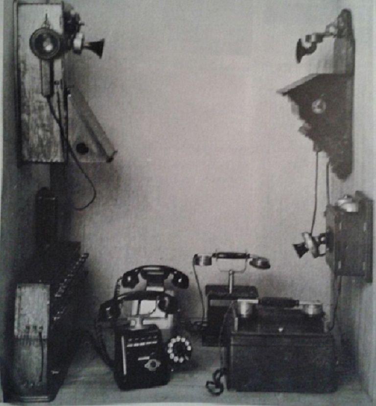 Kolekcija starih Zeleznickih telefona i centrala, 19-20 vek..jpg