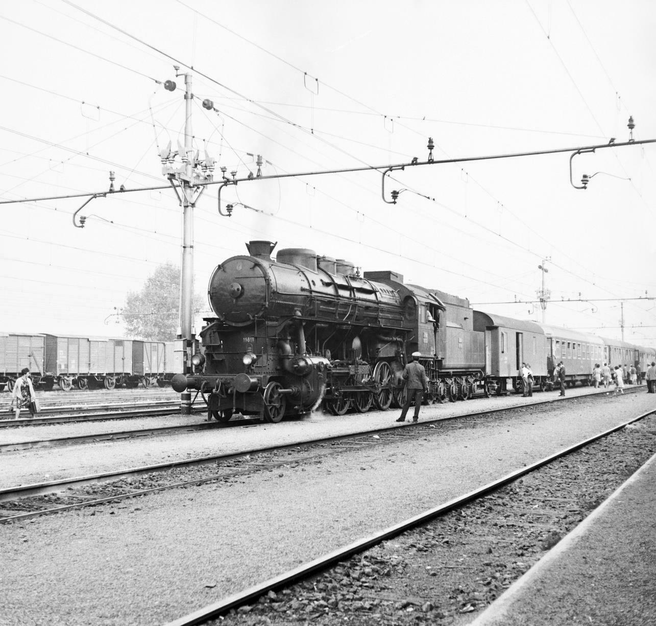 s-l1600 11.011- 4-8-0 - in JUGOSLAVIA.jpg