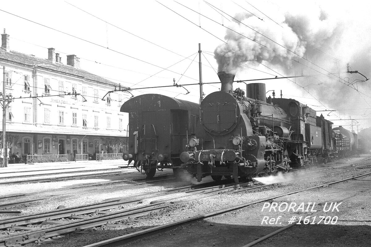 s-l1600 28.064 on freight at Divača Slovenia.jpg