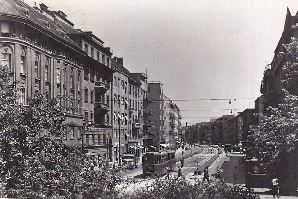 Ulica Socijalističke revolucije 1960-tih.jpg