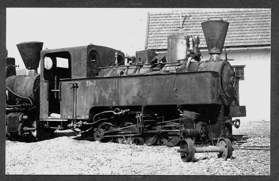 s-l1600 locomotive 1264 at Ilias.jpg