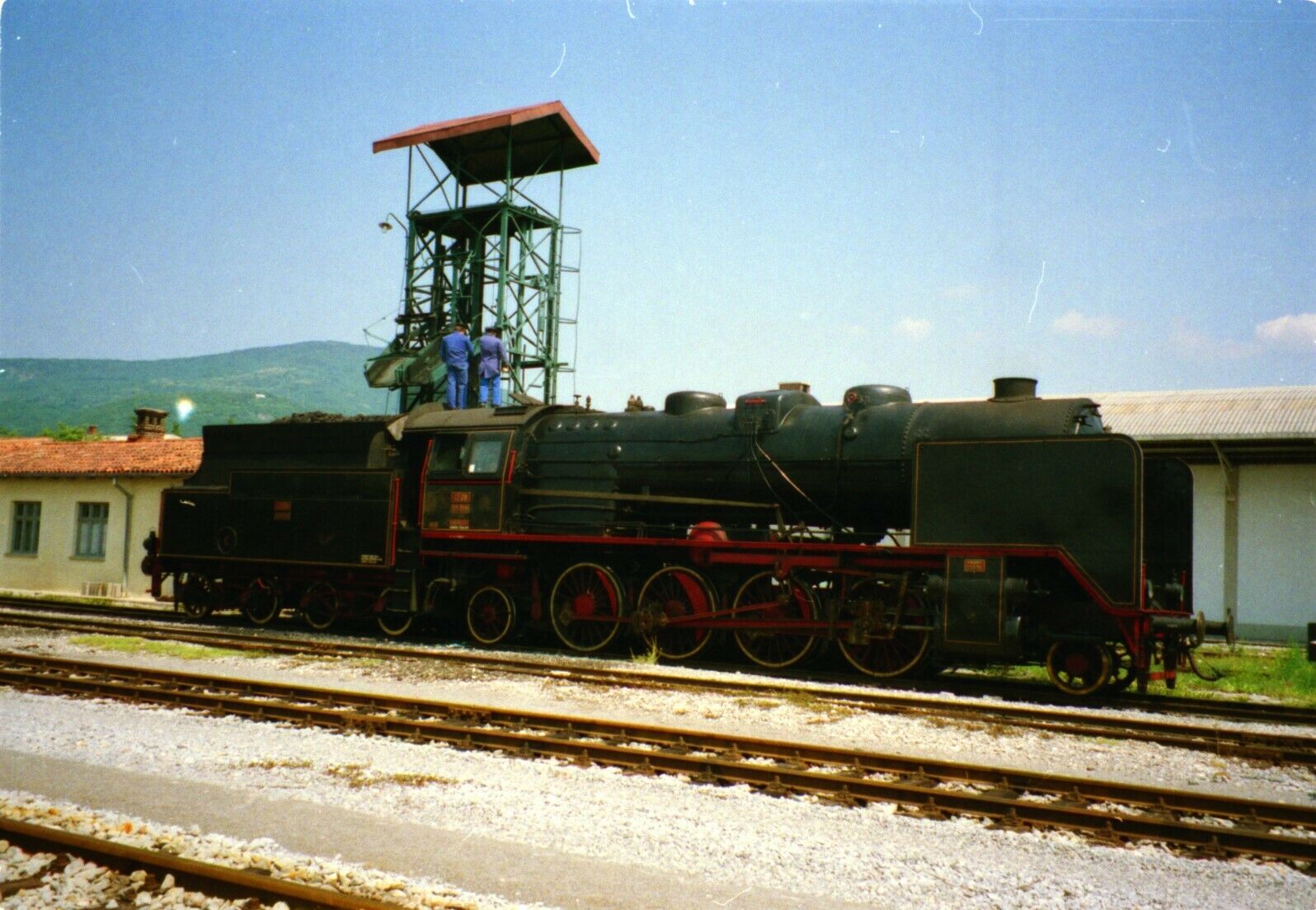 s-l1600 LOCO JZ 06-018 SLOVENIA IN STEAM SIDE ON.jpg