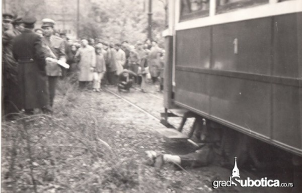 01 - Smrt ispod tramvaja.jpg
