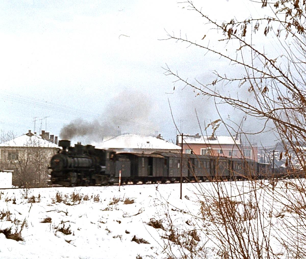 Ćira, kompozicija na uskom koloseku, Valjevo, decembar 1967, foto Veselin Pantić.jpg