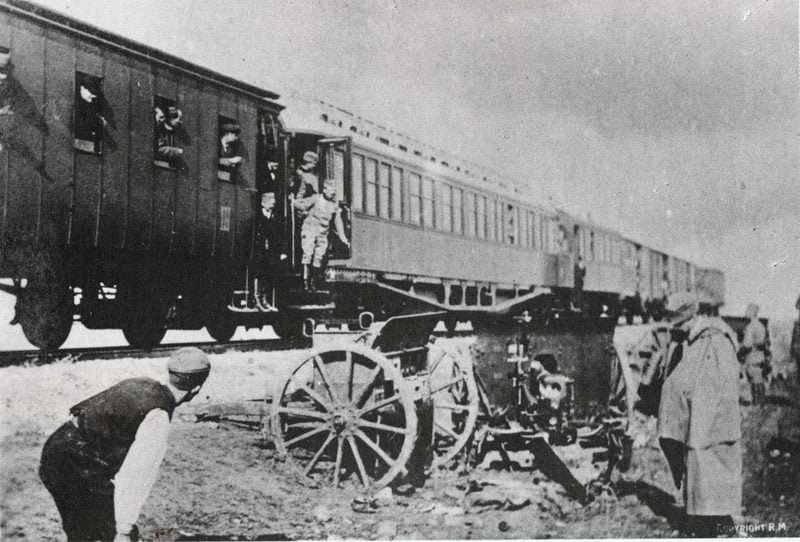 Први воз у слободном Куманову  1912.године.jpg