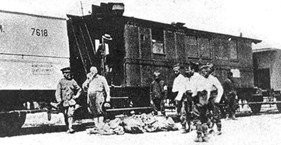 Воз, намењен за дезинфекцију и вакцинацију од тифуса, кретао се пругама Србије 1915. године.jpg