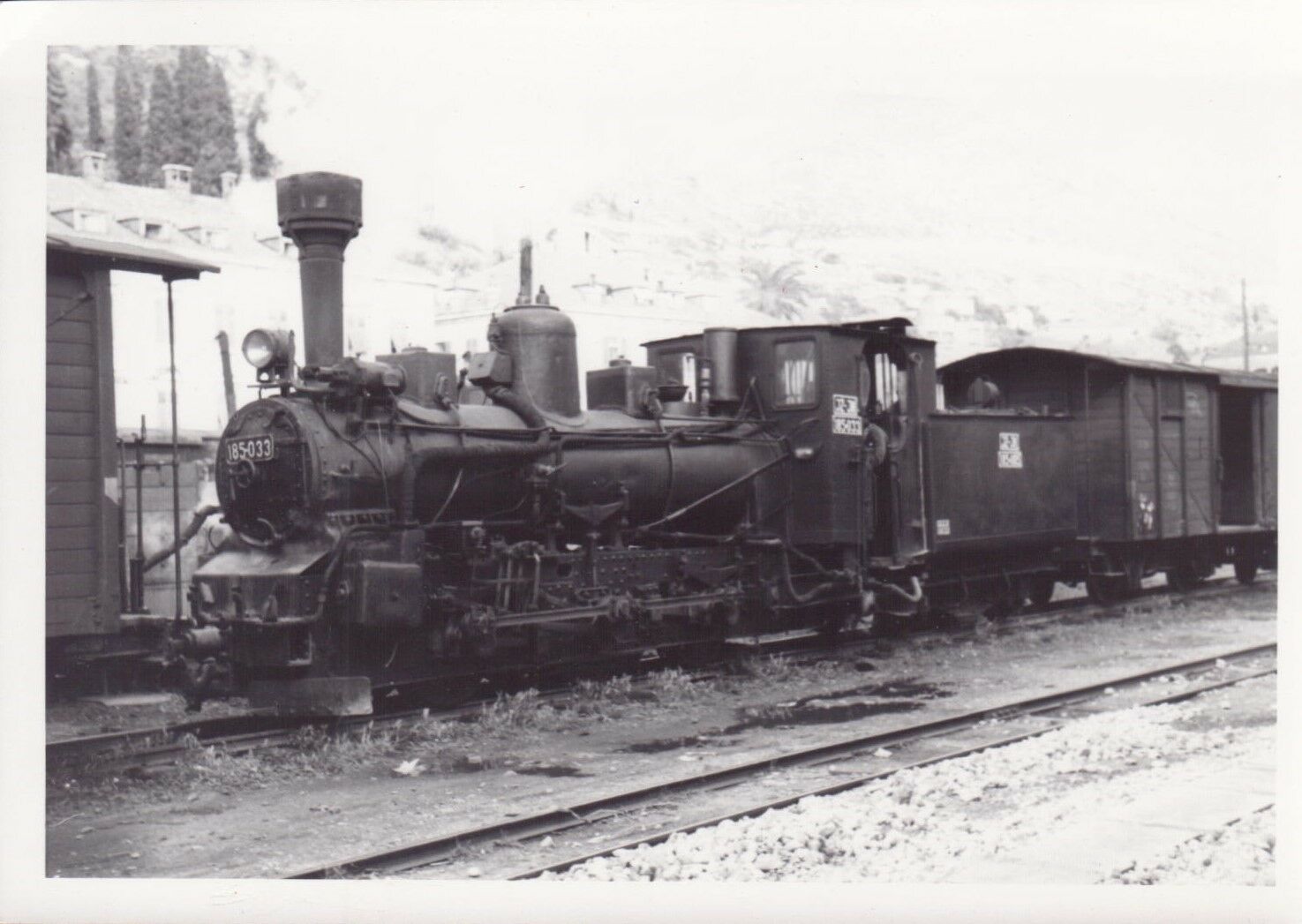 s-l1600 DU 1960s original photograph - locomotive ( 185033 ) & box cars . yugoslavia.jpg
