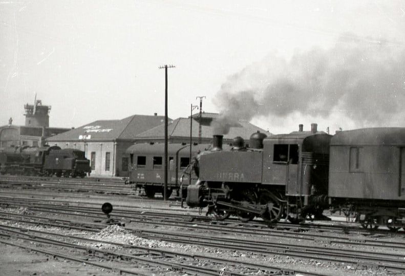 Lokomotiva serije 62 u ložionici Beograd 1946. godine..jpg