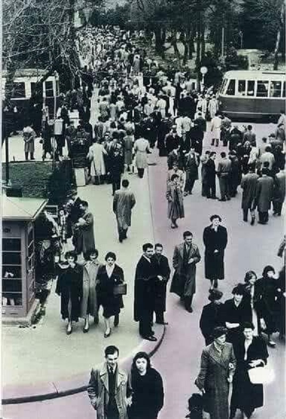 Ulaz u park Kalemegdan iz Knez Mihailove ulice u Beogradu 1950-tih godina.jpg