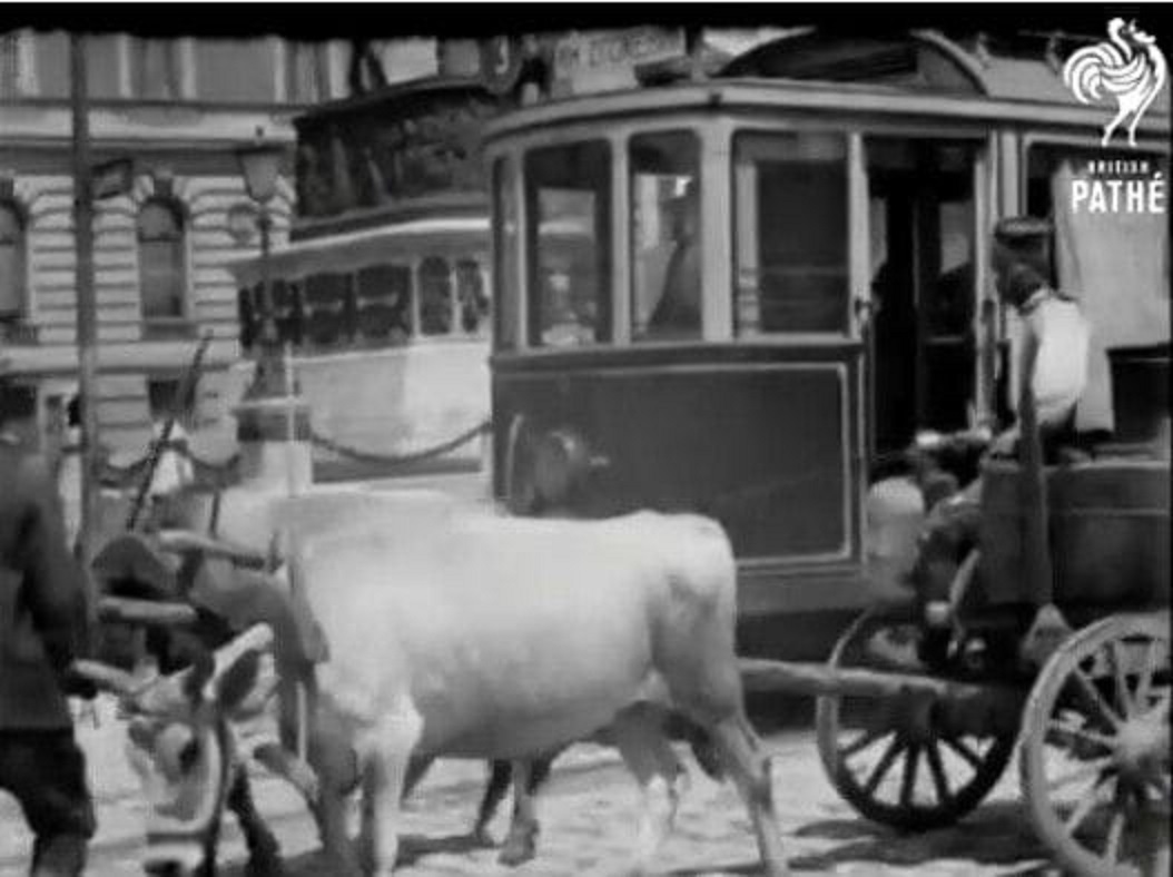 Pozorišni trg u Beogradu 1920-tih godina.jpg