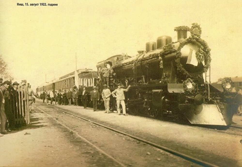 Peronski deo Železničke stanice Niš 1922. godine.jpg