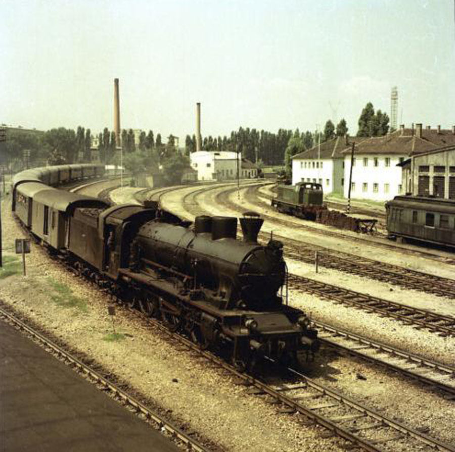 Lokomotiva 01-019 snimljena na vozu, koji ulazi u stanicu Beograd..jpg