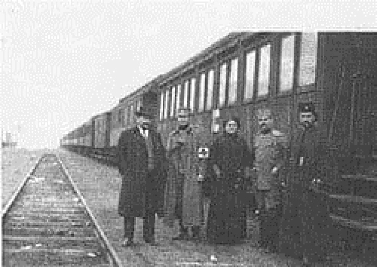 Sanitetski voz u Niškoj železničkoj stanici, u vreme Balkanskog rata, 1913..jpg