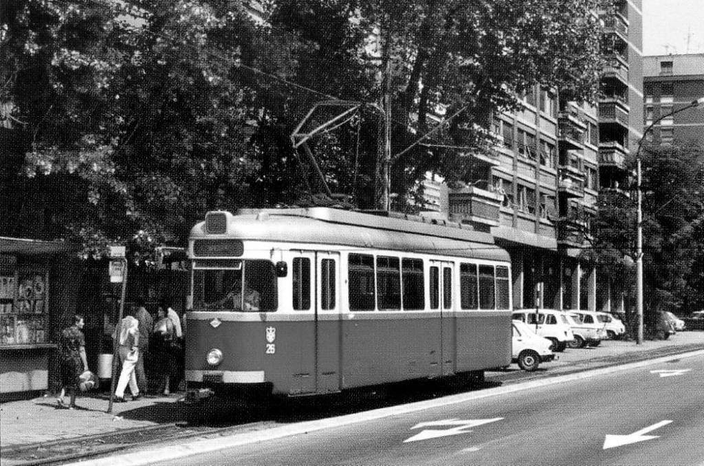 Divag 26 iz Hagena osamdesetih u bulevaru revolucije. Izvor Fb Crno beli Beograd.jpg