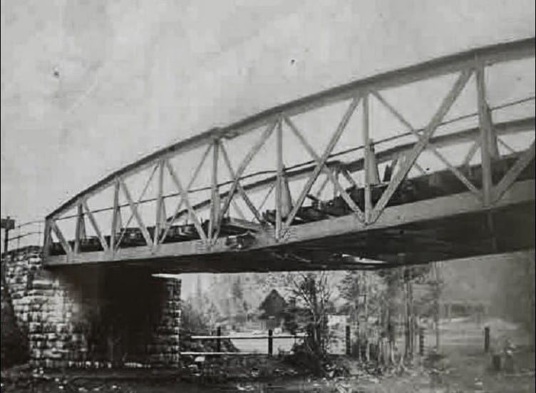 Zelenika,zeljeznicki most ostecen prilikom bombardovanja saveznika 23.08.1918.jpg