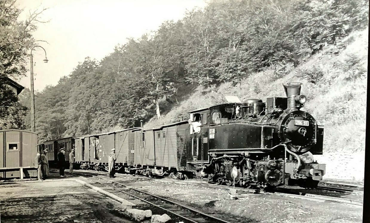 s-l1600 HENSCHEL CLASS 206 NARROW GAUGE LOCO NO. 206.97  IN 1959 Senjski rudnik.jpg