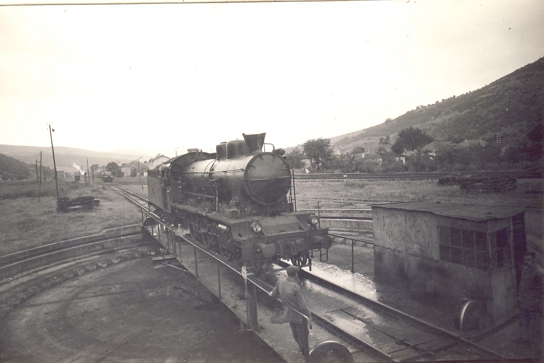 Lokomotiva 01-017 na okretnici ložionice Dimitrovgrad, 26.VII 1960..jpg