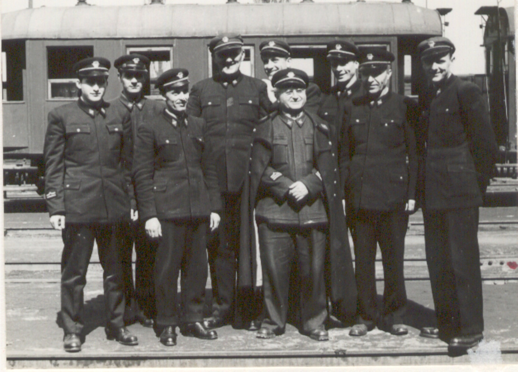 Osoblje stanice Sombor, 1956. g..jpg