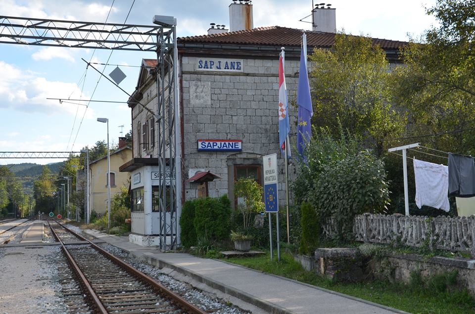 Pogranična željeznicka stanica Šapjane.jpg