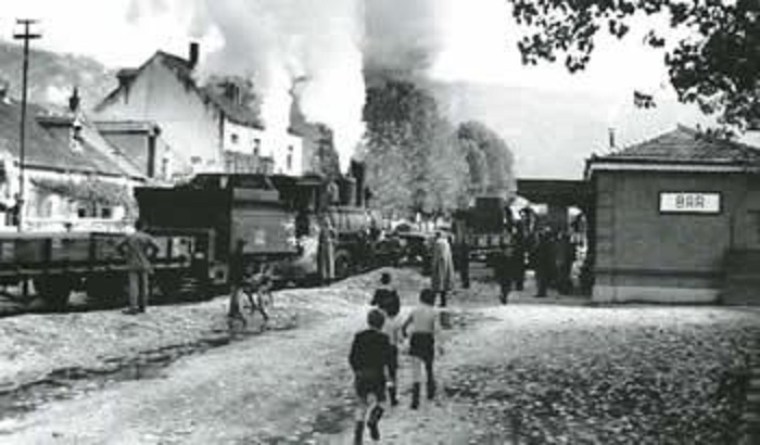 Dolazak prvog voza na normalnoj pruzi iz Nikšića u Bar 27.novembra 1965.godine.jpg
