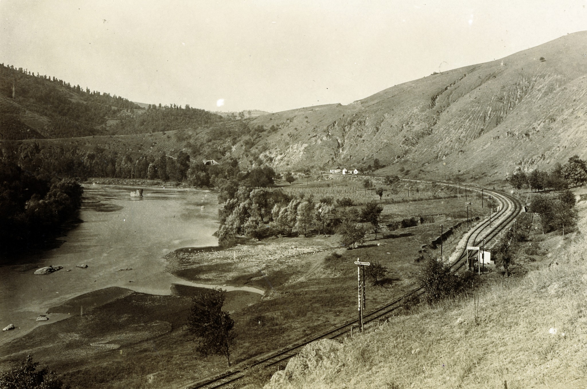 1917 година. Стеванац железничка станица у долини Јужне Мораве..jpg