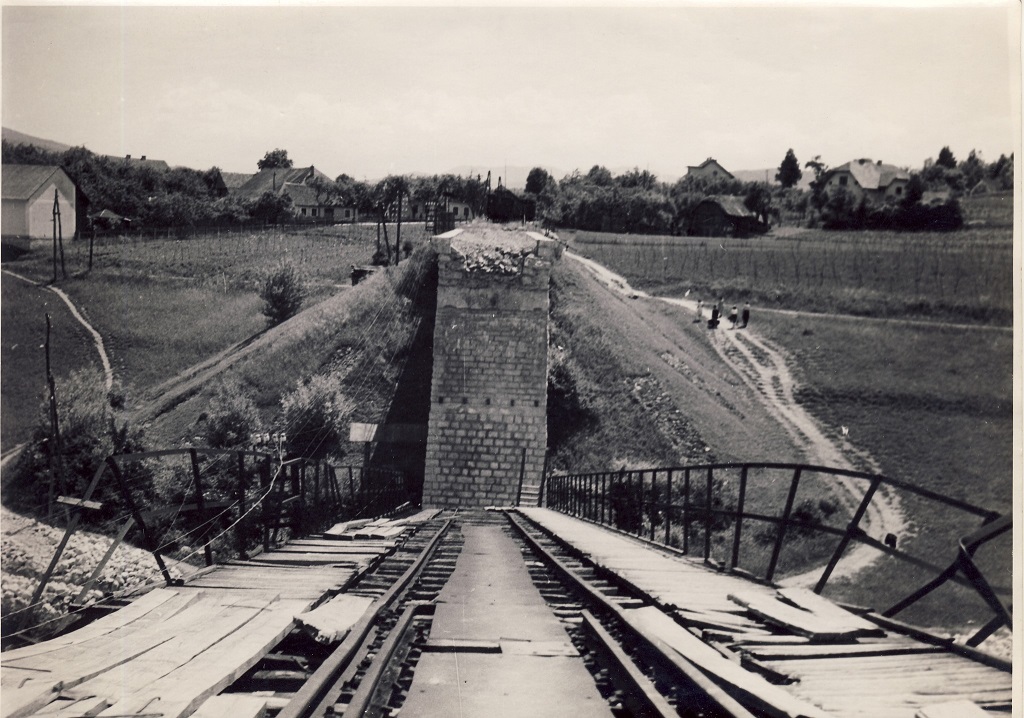 1945. VI 5. Rusevine zeleznickog mosta preko Krke kod Novog Mesta u km. 76+1-4 pruge Karlovac-Ljubljana..jpg